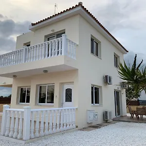 https://moonlight-sea-view-villa.hotelsatayianapa.com